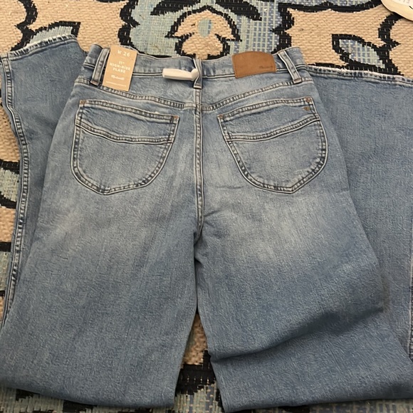 NWT 11" High-Rise Flare Jeans in Caine Wash - Picture 6 of 9